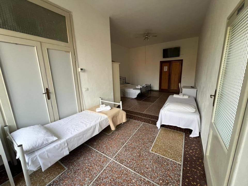 Holiday Pisa Gare 2 Bed and Breakfast in Pisa