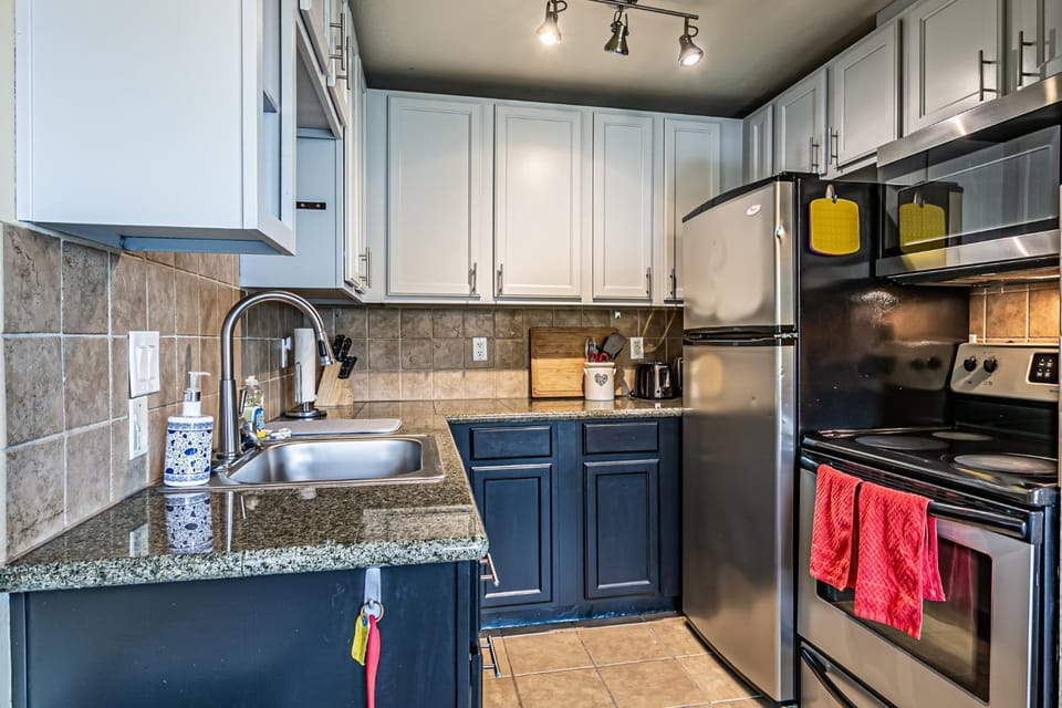 the Terrace, Best Area, WD, 2 baths, 2 Bedrooms, Jacuzzi Bath, Balcony, 925sf Apartment in Tacoma