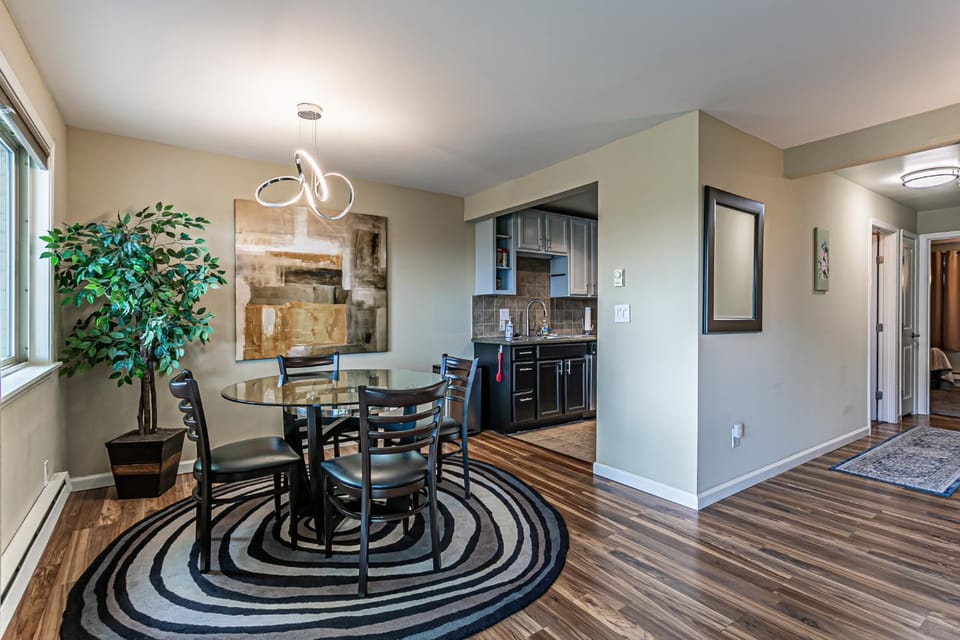 the Terrace, Best Area, WD, 2 baths, 2 Bedrooms, Jacuzzi Bath, Balcony, 925sf Apartment in Tacoma