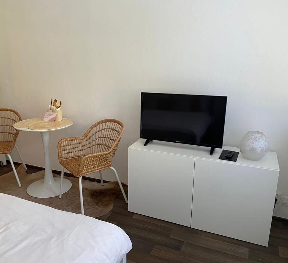 Communal lounge/ TV room, TV and multimedia, Photo of the whole room
