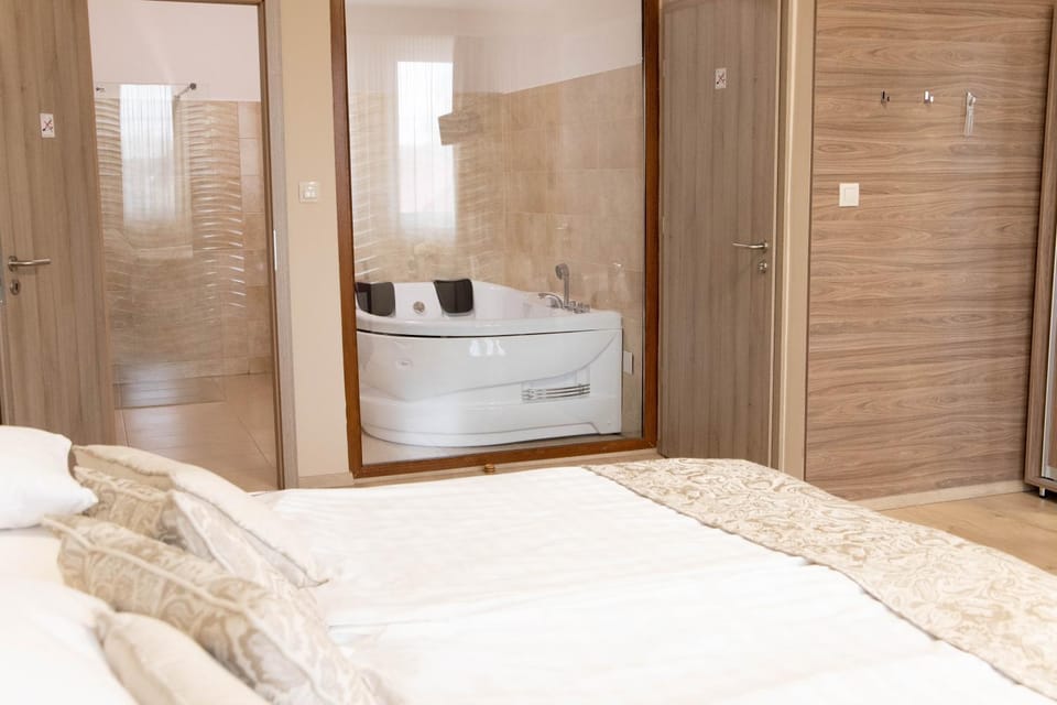 Bed, Bathroom, Photo of the whole room, Bedroom