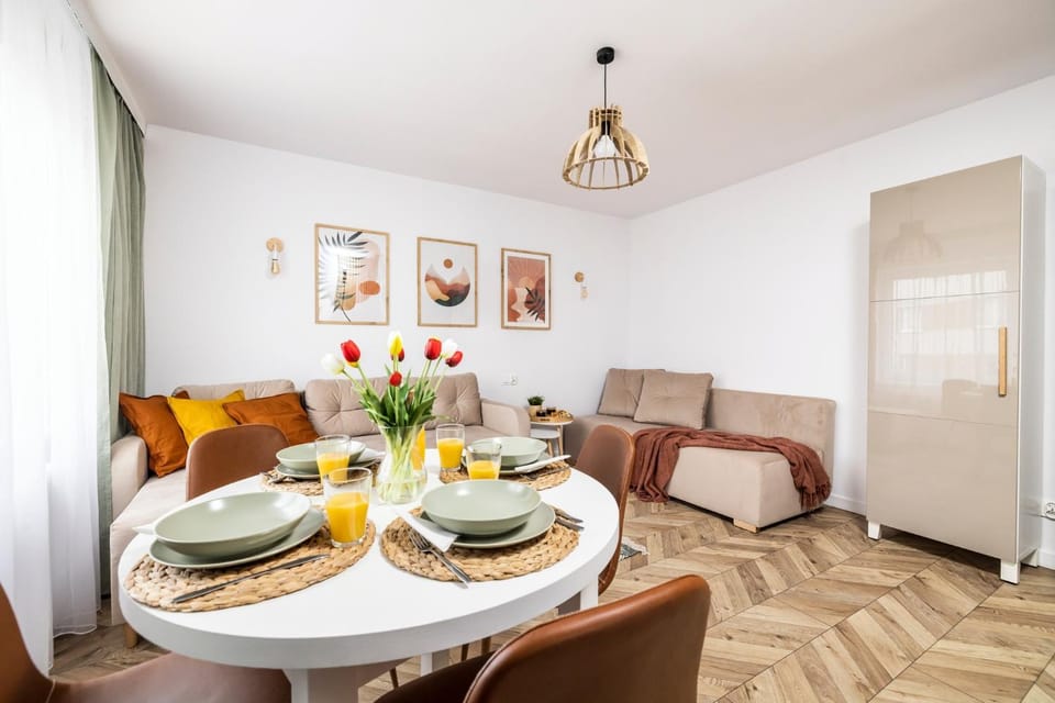 TV and multimedia, Living room, Seating area, Bedroom, fireplace, locker