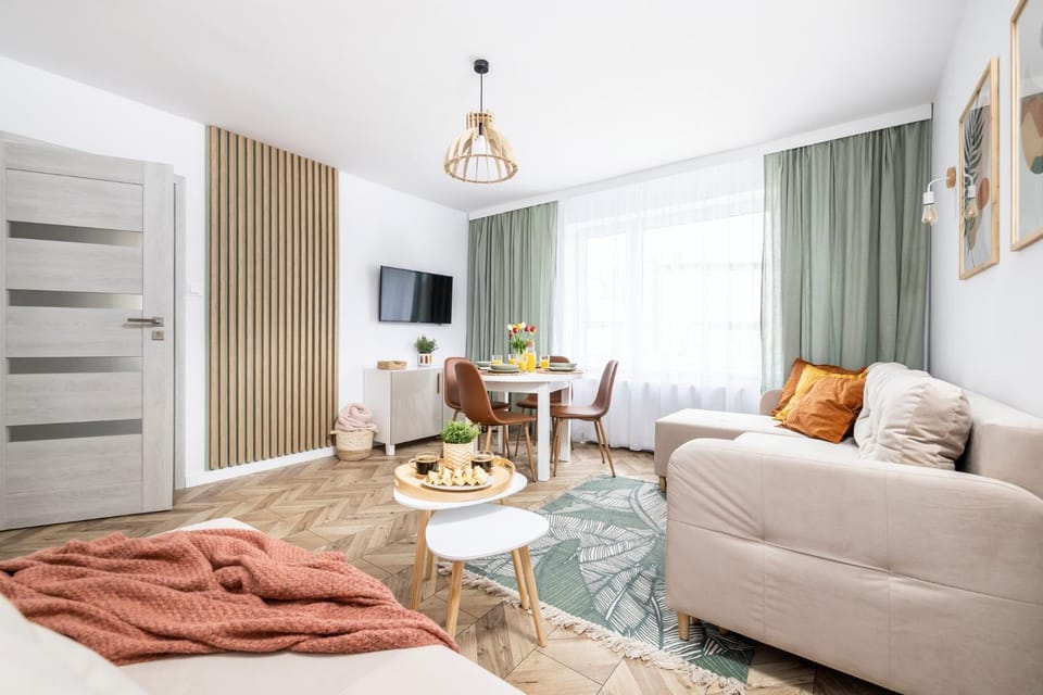 TV and multimedia, Living room, Seating area, Bedroom, fireplace, locker