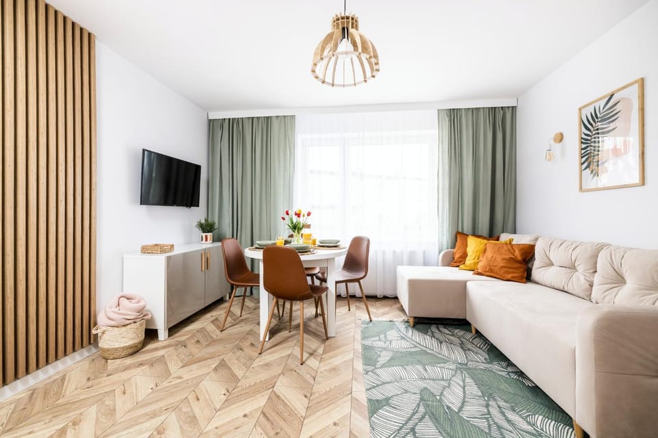 TV and multimedia, Living room, Seating area, Bedroom, fireplace, locker