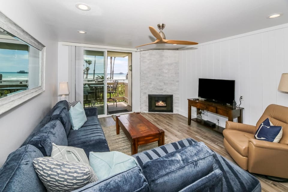 D104 - Cozy Ocean View Condo House in Oceanside