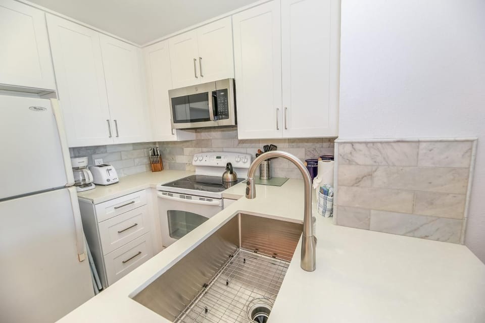 D104 - Cozy Ocean View Condo House in Oceanside