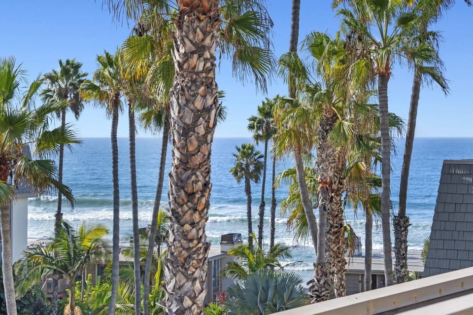F306 - Southern Shores House in Oceanside