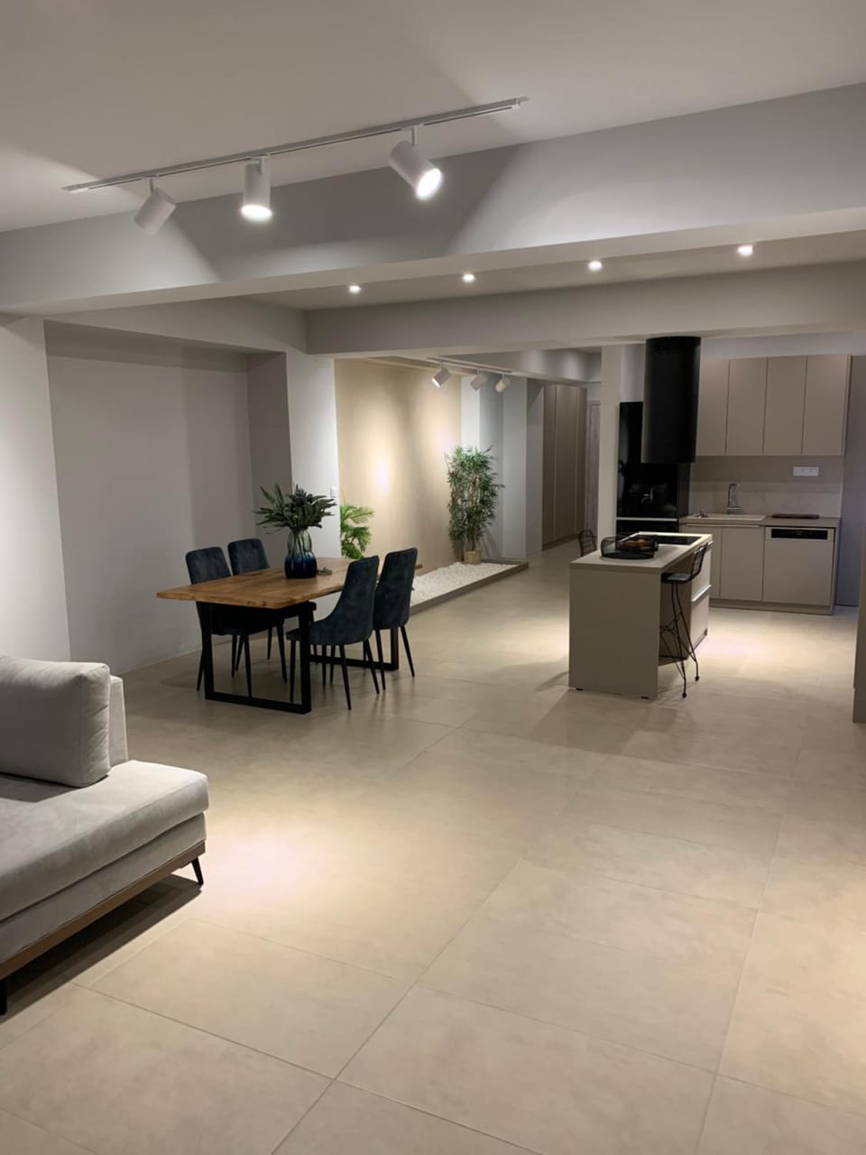 Kitchen or kitchenette, Living room, Seating area, Dining area, minibar, wardrobe