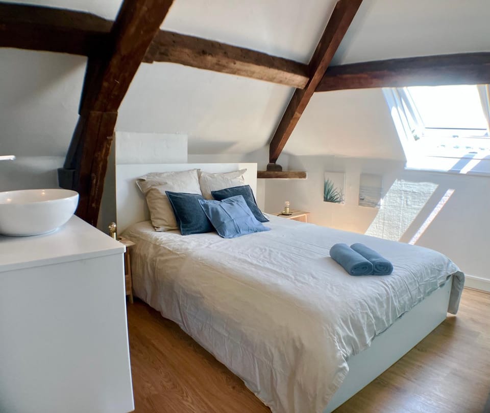 Bed, Photo of the whole room