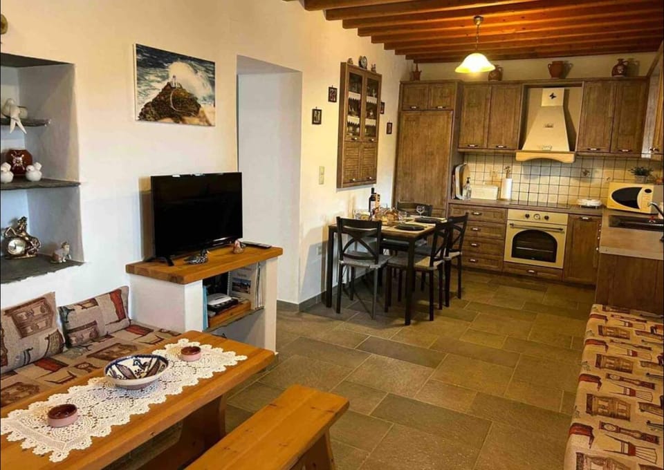 Diavrouxas House in Sifnos Apartment in Milos