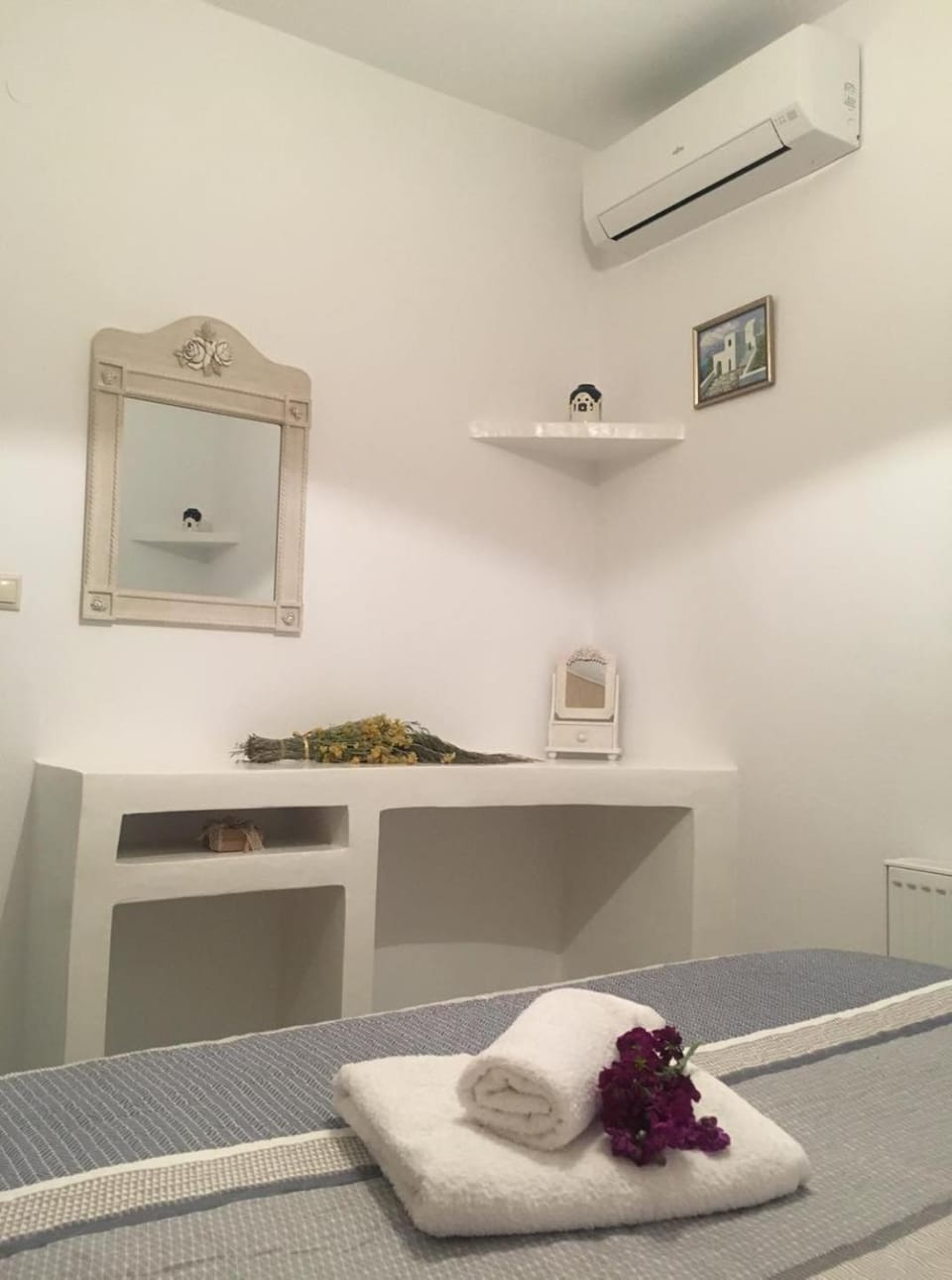 Diavrouxas House in Sifnos Apartment in Milos