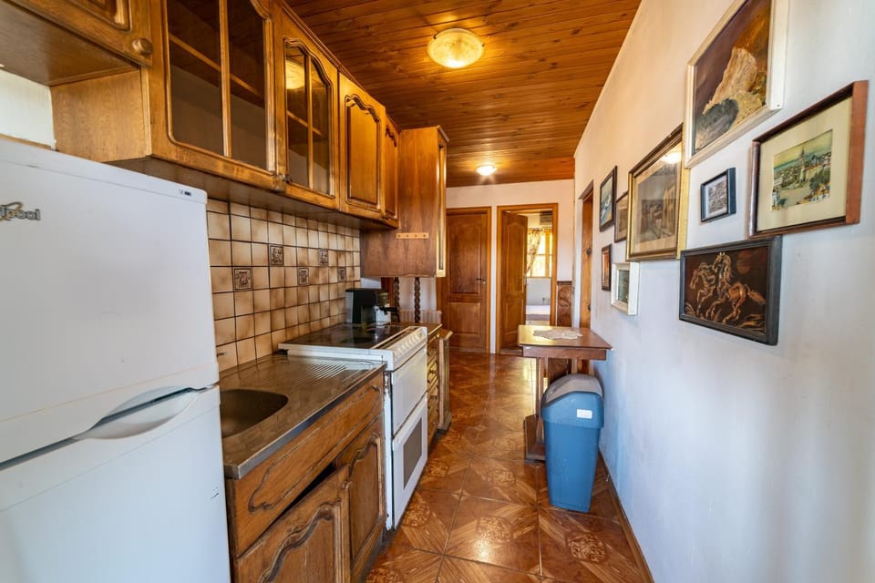 Kitchen or kitchenette, oven, stove