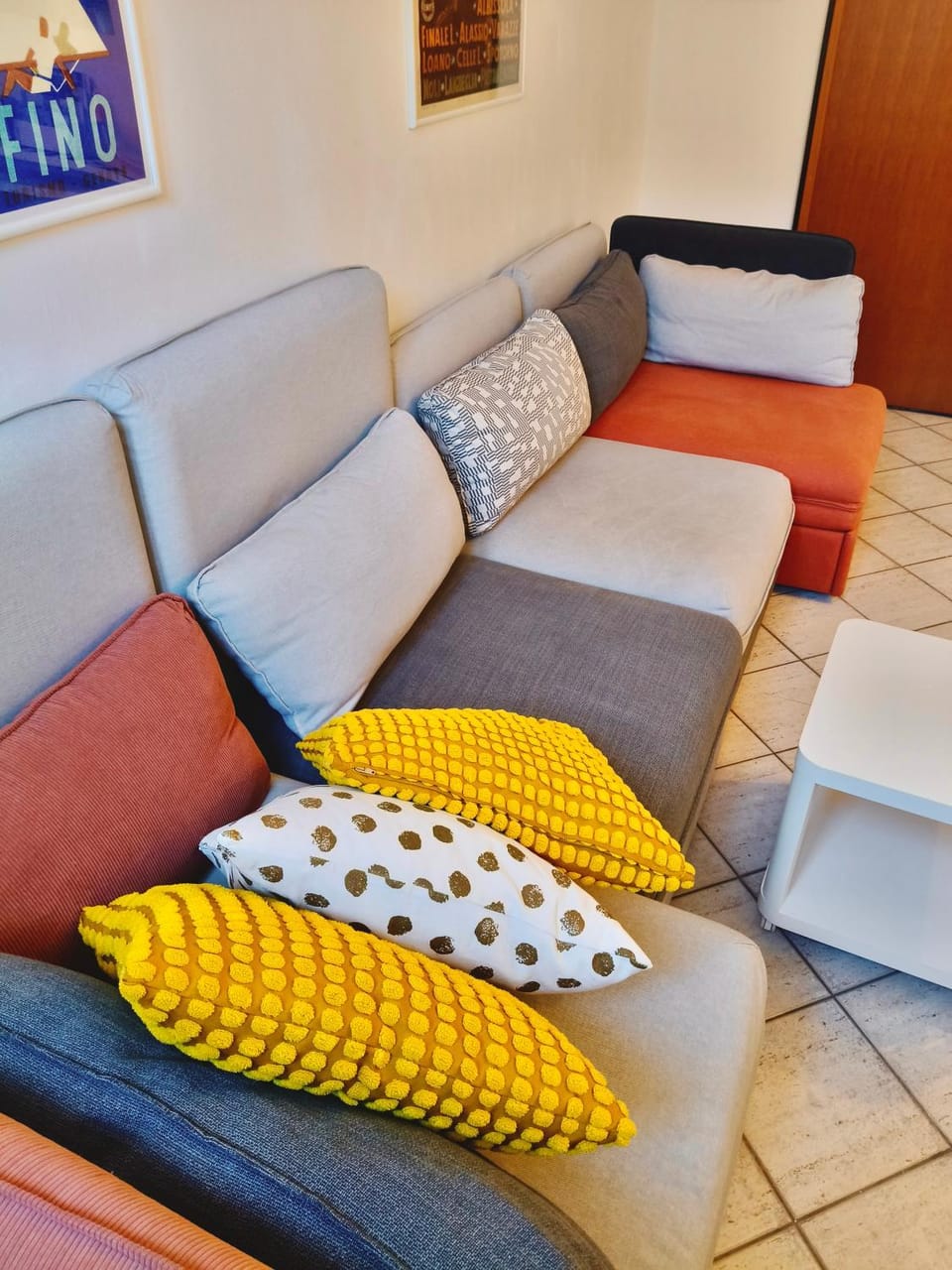Old Town Apartment with Terrace - Live Love Lake Apartment in Peschiera del Garda