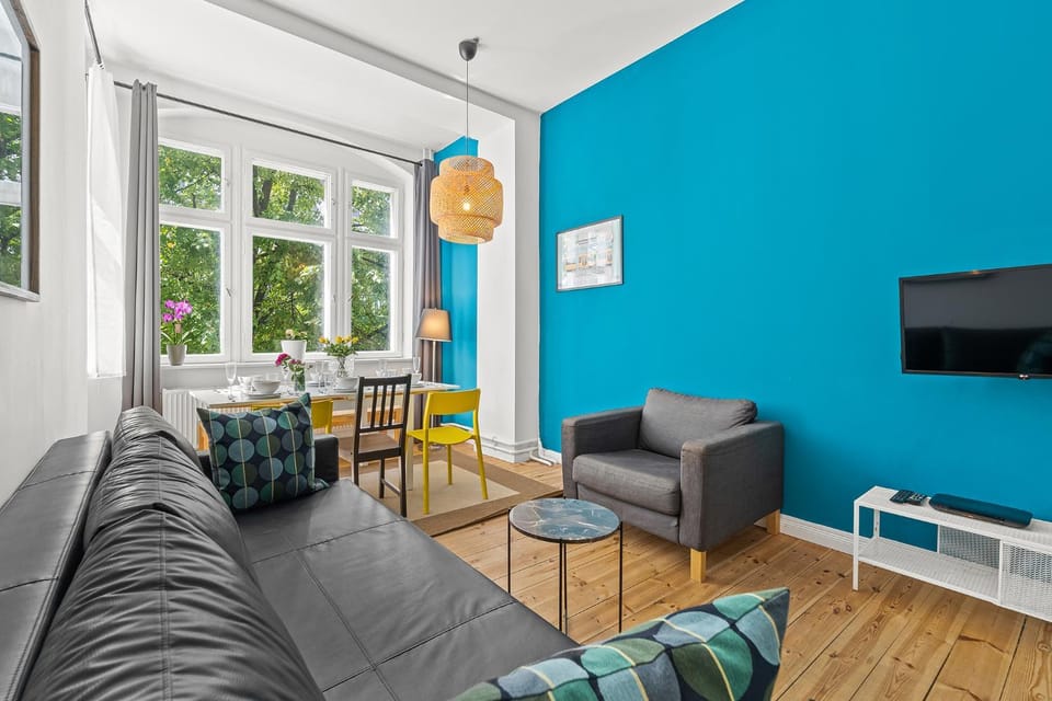 Communal lounge/ TV room, TV and multimedia, Living room, Seating area, Evening entertainment