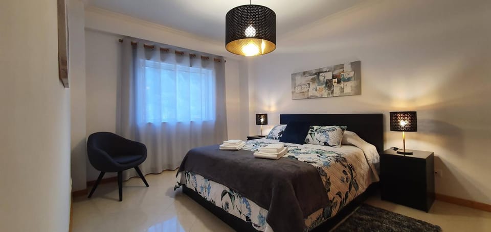 Bed, Bedroom, wardrobe, air conditioner