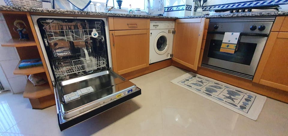 dishwasher, pet friendly, washing machine