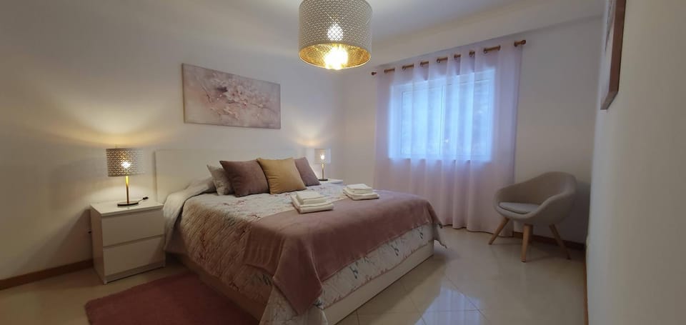 Bed, Bedroom, wardrobe, air conditioner