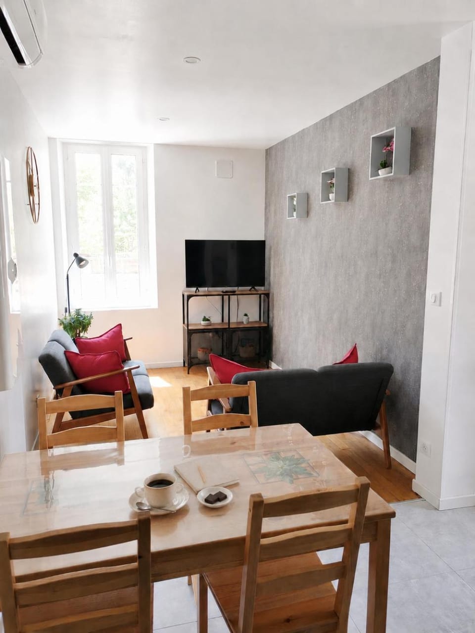 Living room, Meals