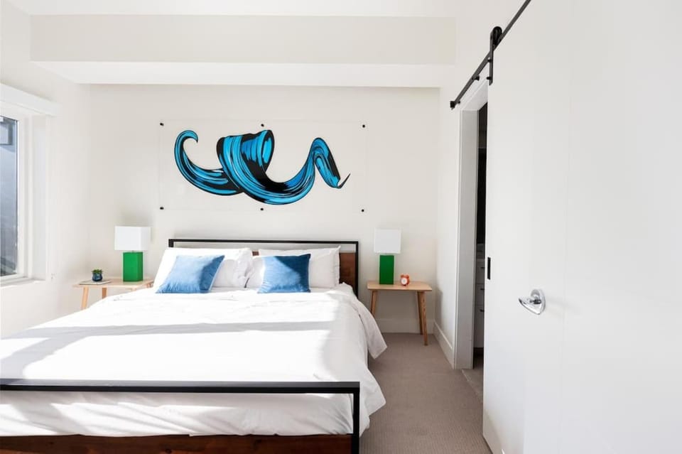 Art-Inspired Loft with Mountain View - Zuni Lofts House in Denver
