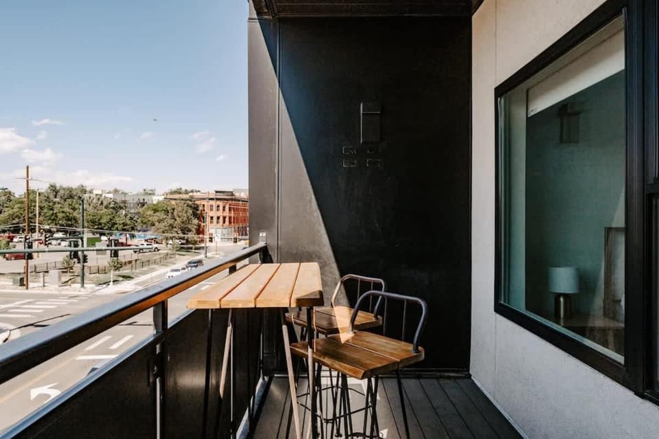 Contemporary Cool Lifestyle Loft - Zuni Lofts House in Denver