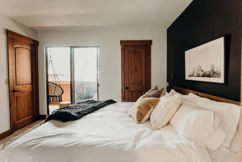 Prime Location | Luxurious condo | .4mi to Main St House in Breckenridge