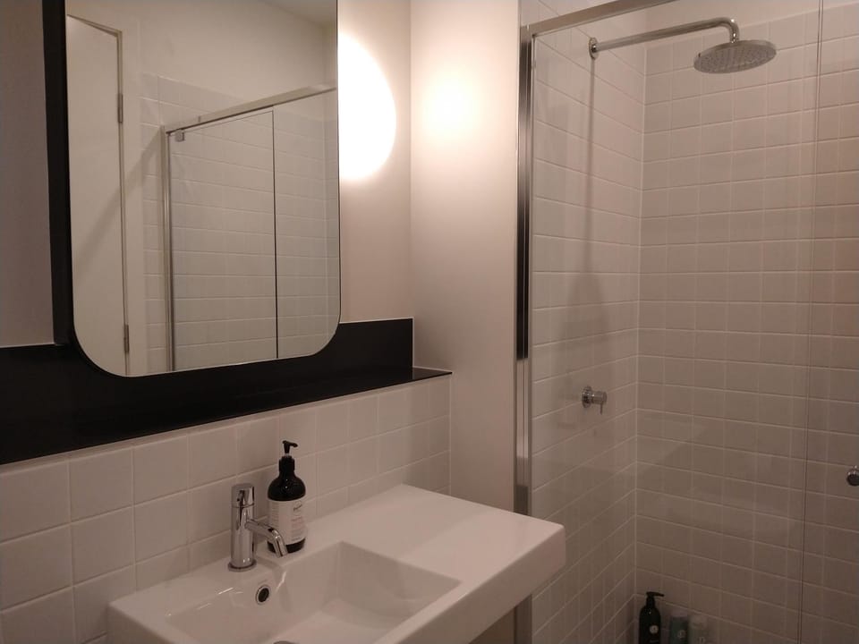 Spacious Woden Apartment - KingBed&WiFi Apartment in Canberra