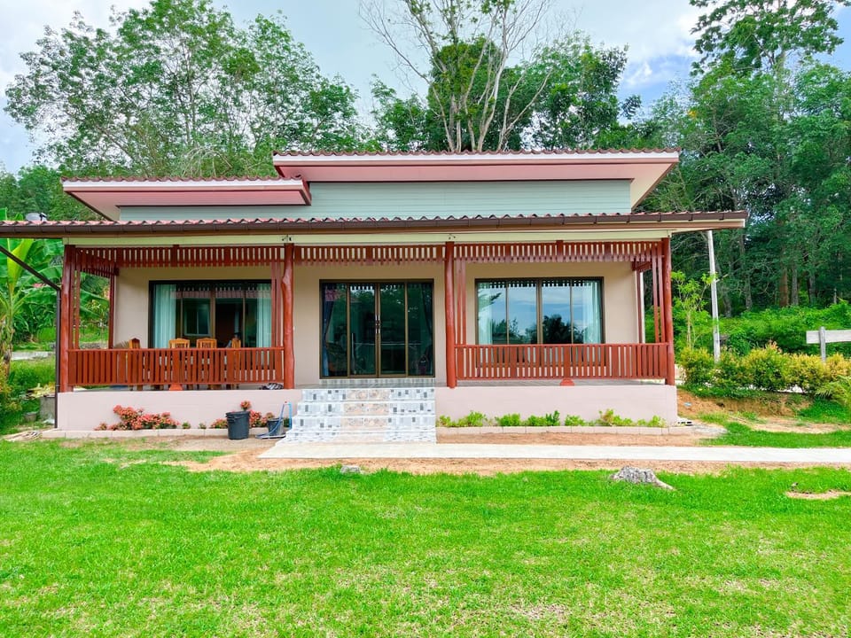 Rimlay Bay View House in Krabi Changwat