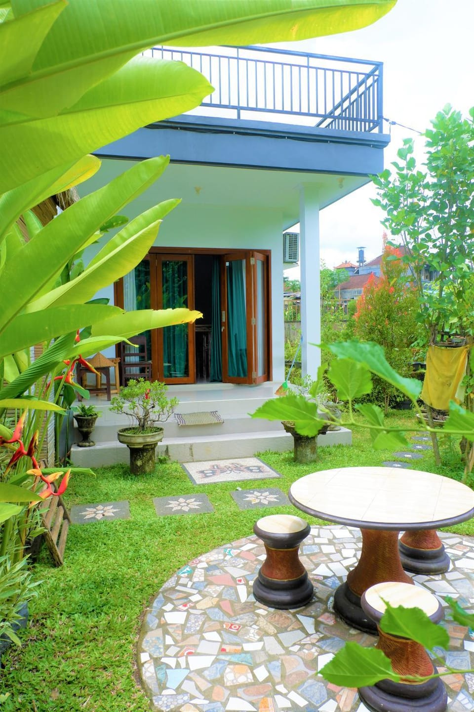 Property building, Day, Garden, Garden view