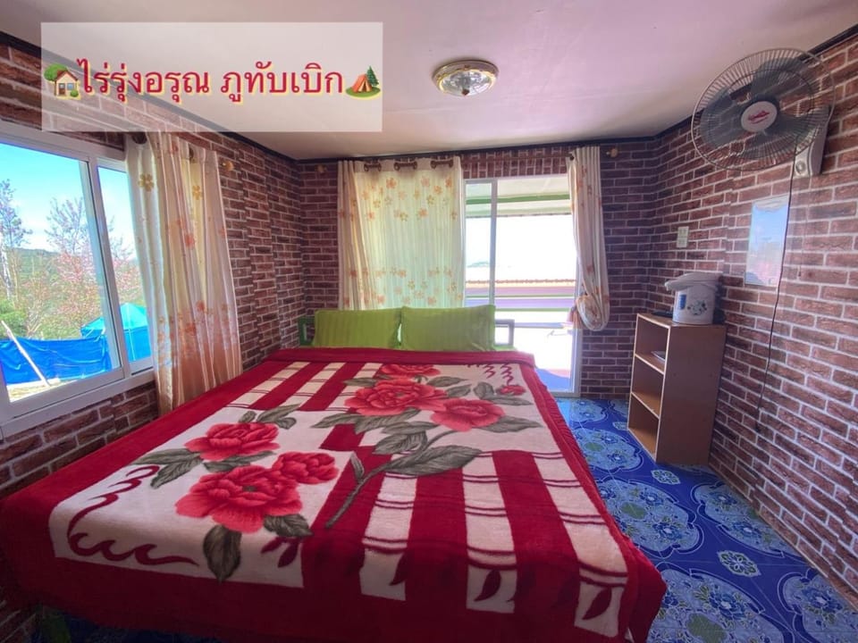 ไร่รุ่งอรุณ ภูทับเบิก Nature lodge in Thailand
