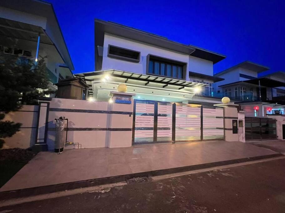 HomeAway Paradise @ Taman Mutiara Bestari House in Johor Bahru