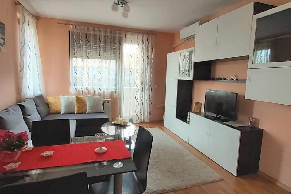 Communal lounge/ TV room, TV and multimedia, Seating area