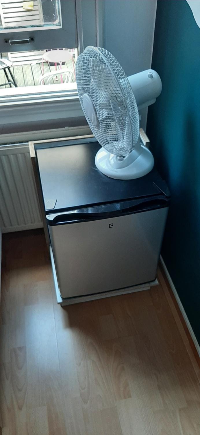 NICOLE, not for parties, not a hotel, room with shared bathroom, no kitchen Vacation rental in Amsterdam