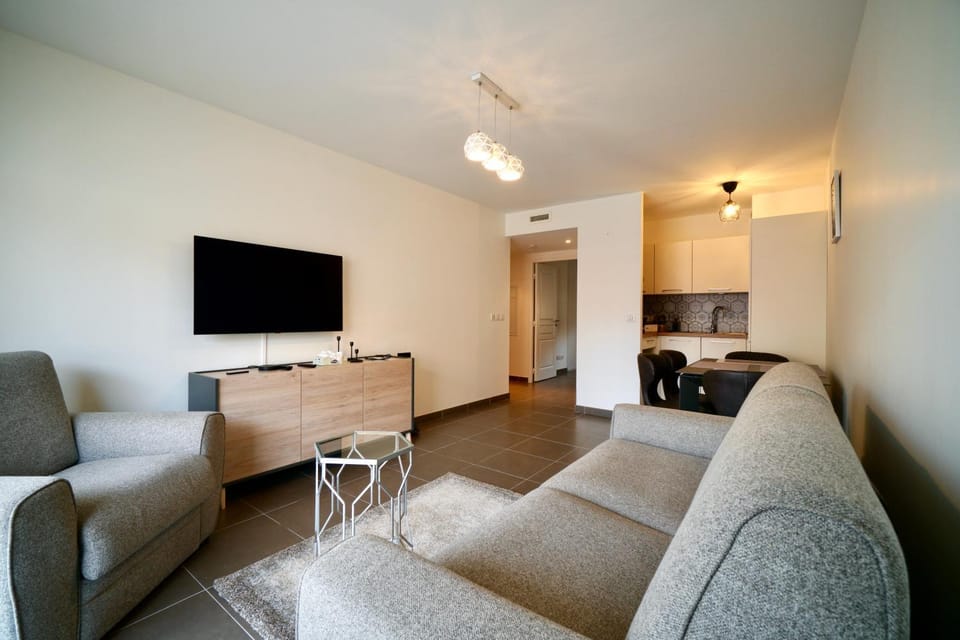 TV and multimedia, Living room, Dining area