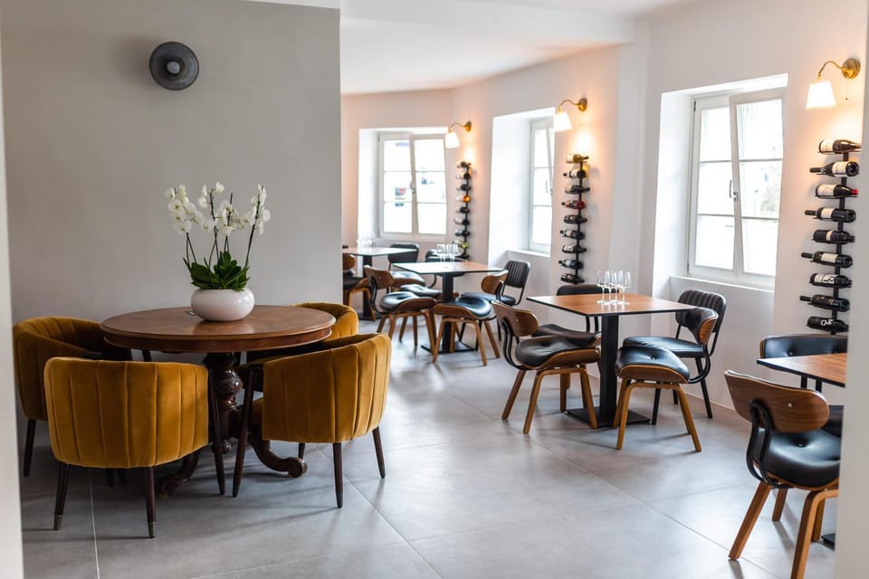 Lounge or bar