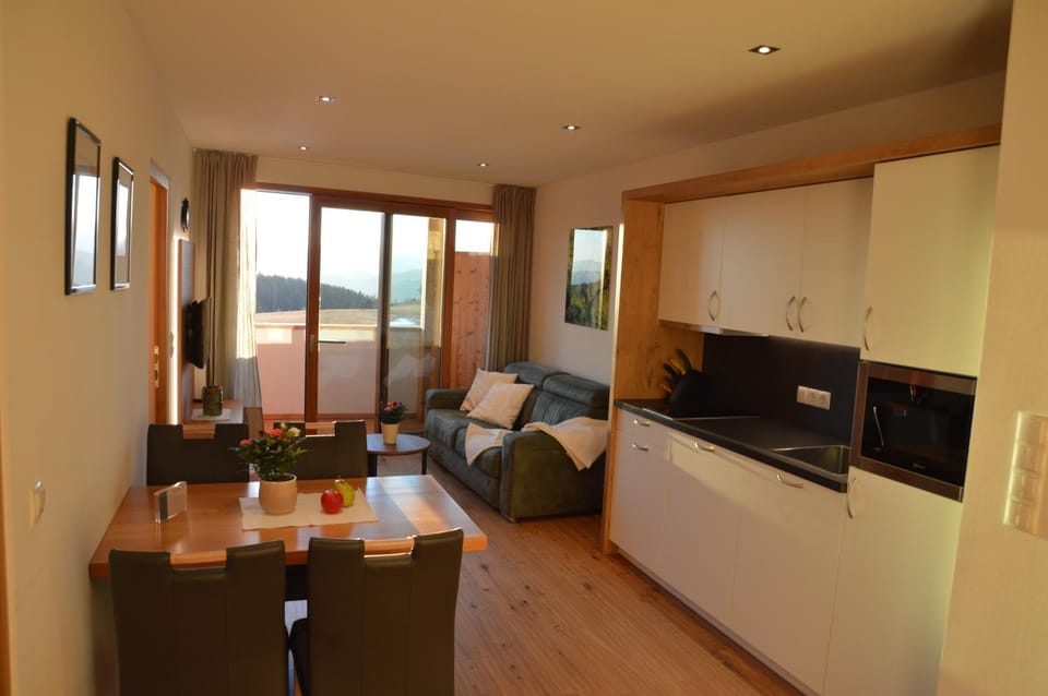 Kitchen or kitchenette, Living room, Seating area