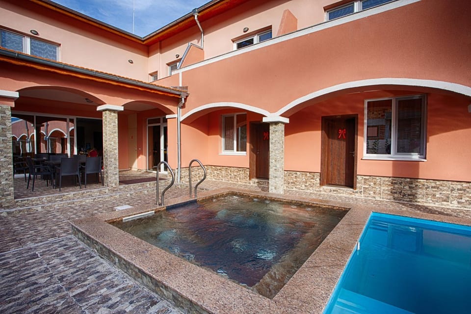 Property building, Hot Tub, Swimming pool