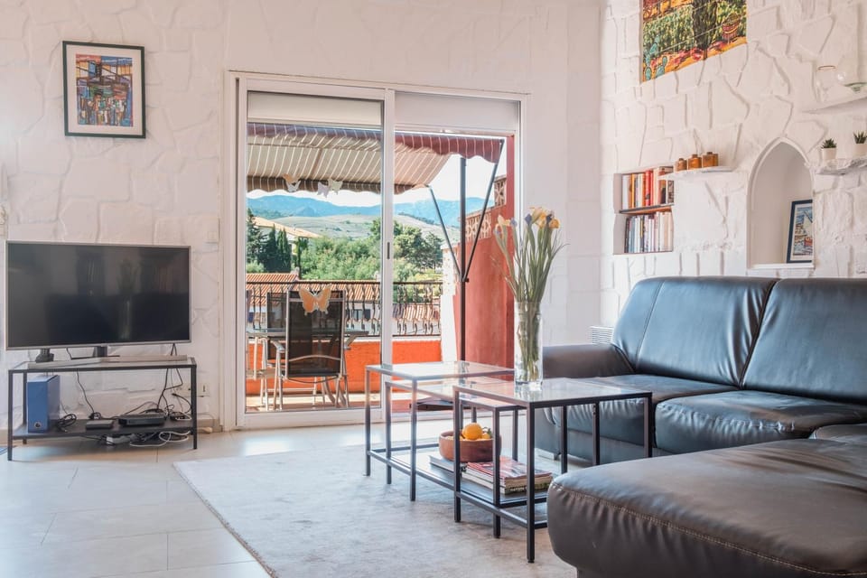 Regina's Banyuls - 2 terraces, pool and private parking Apartment in Alt Empordà