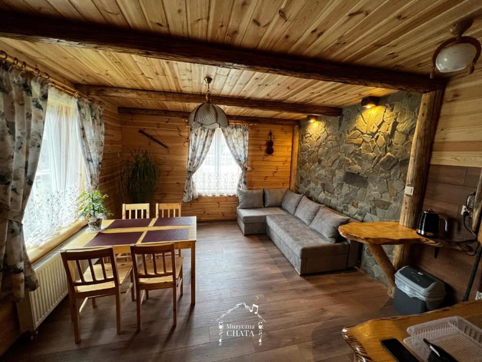 Bieszczady Noclegi "Muzyczna Chata" Apartment in Poland