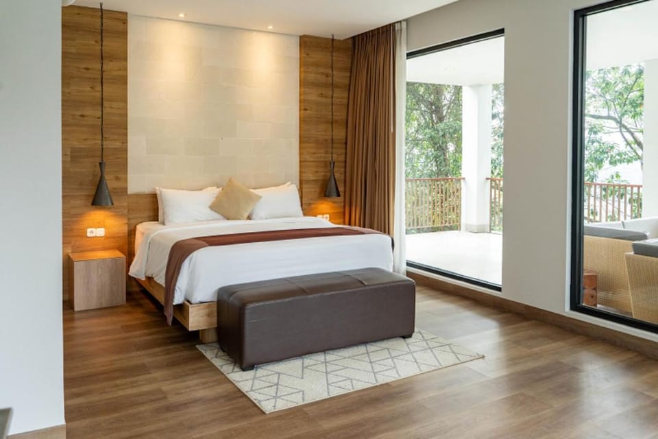 Atsuka Hill View Villa 8 Bedrooms With a Private Heated Swimming Pool Villa in Bandung