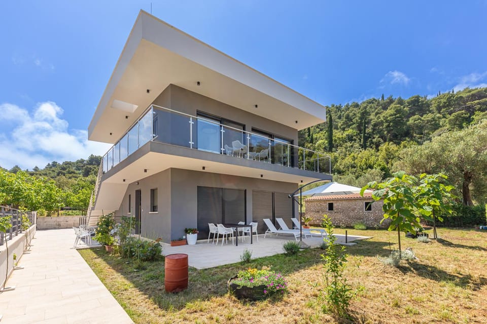 Property building, Patio, Garden