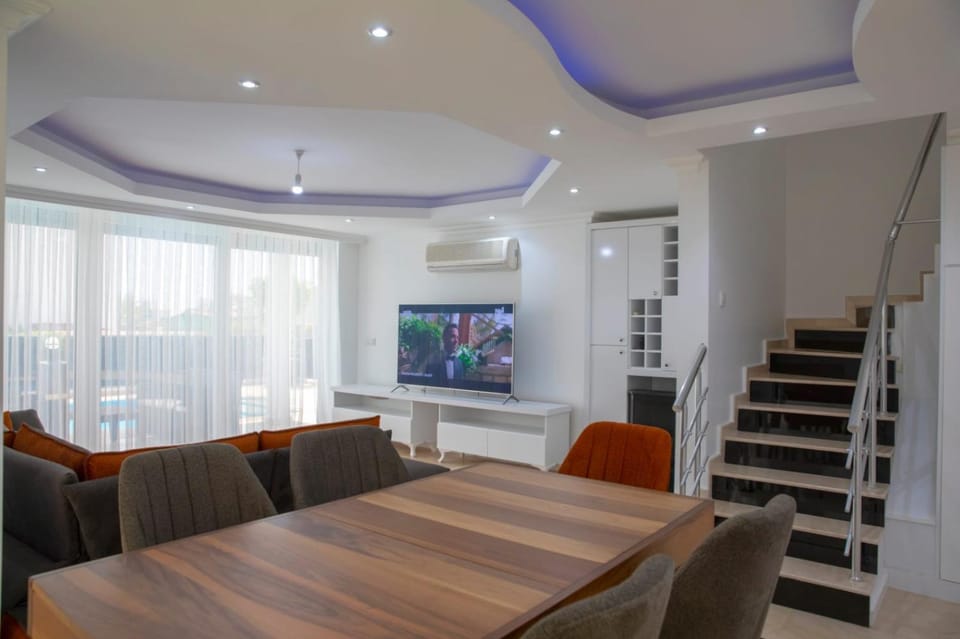 Sunrise hill villa with private pool Villa in Side