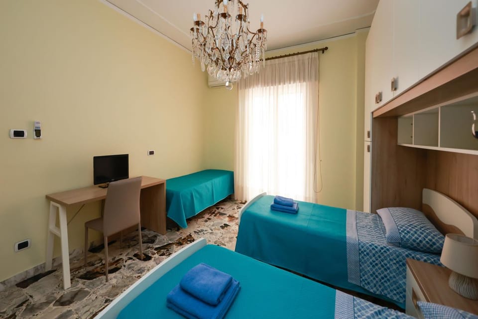 Bed, TV and multimedia, Bedroom