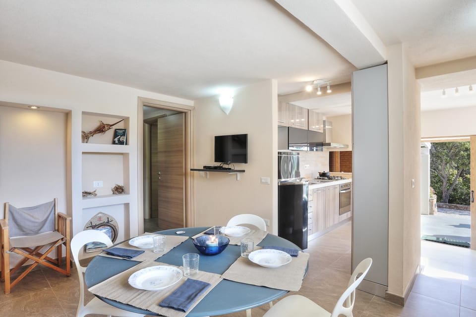 Communal lounge/ TV room, TV and multimedia, Kitchen or kitchenette, Photo of the whole room, Seating area, Dining area