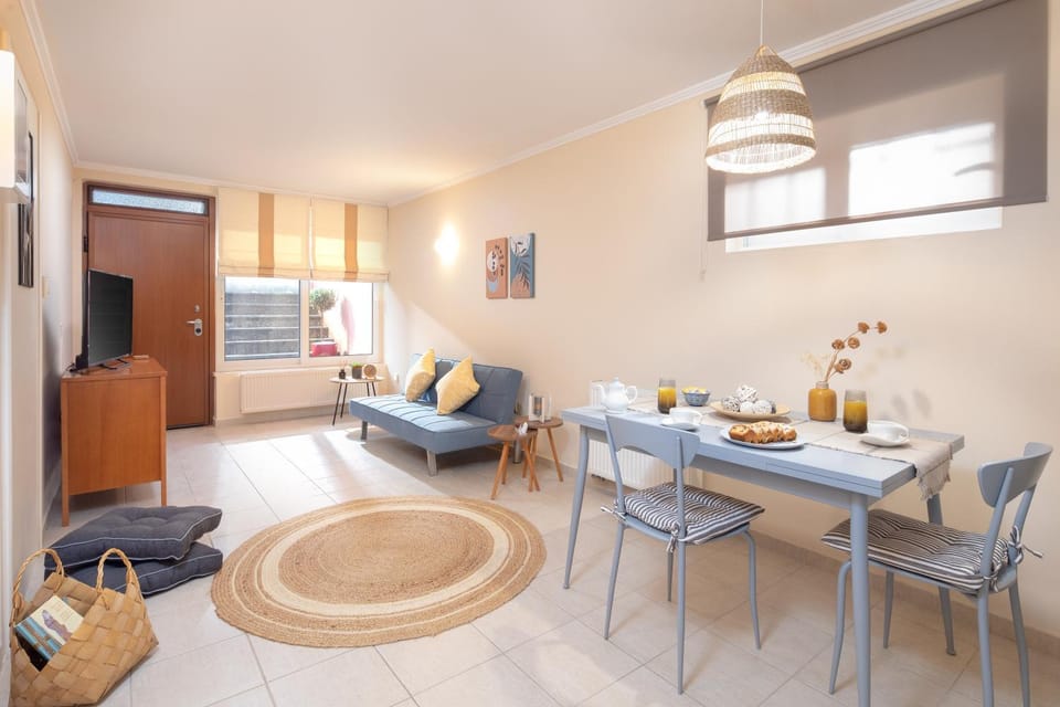 TV and multimedia, Seating area, Dining area