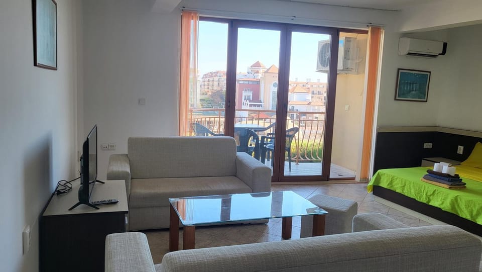 Апартамент Blue sky Apartment in Burgas Province