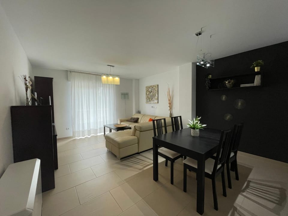 TV and multimedia, Living room, Seating area, Dining area