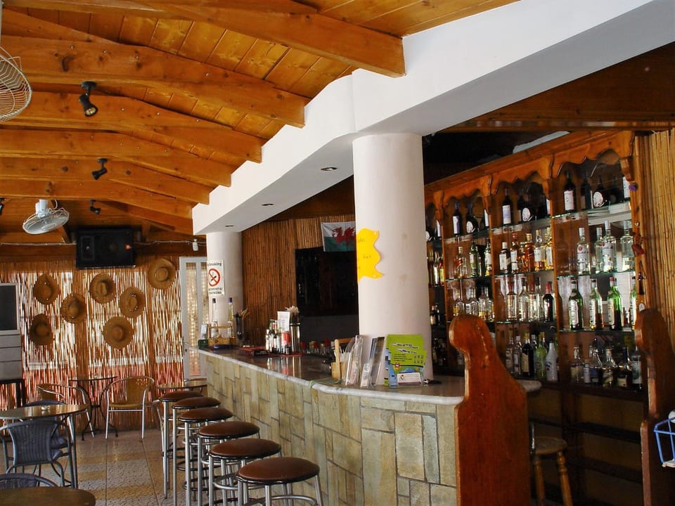 Nightclub / DJ, Lounge or bar, Drinks, Alcoholic drinks