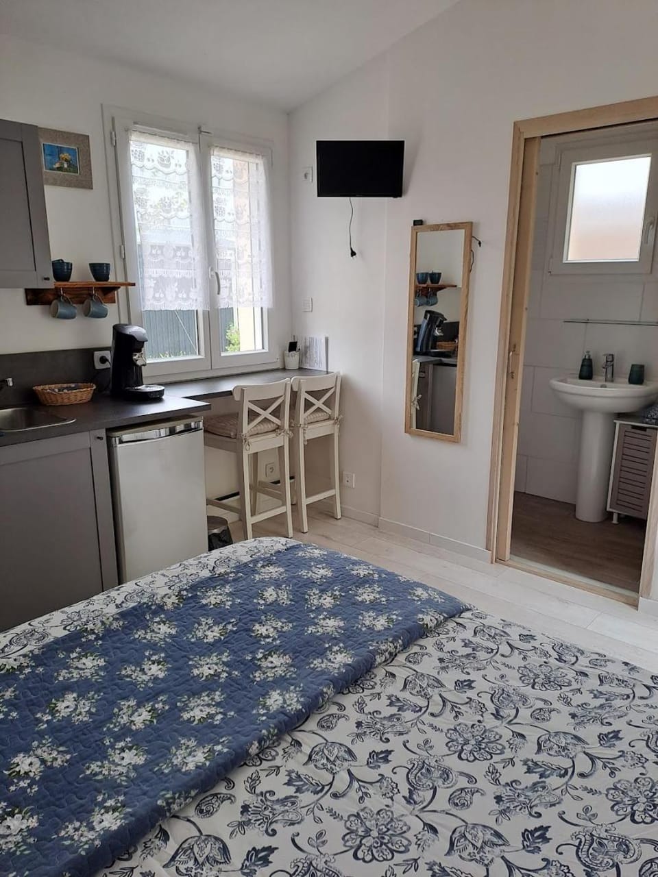 Photo of the whole room