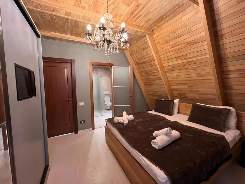 Bed, Photo of the whole room, Bedroom, towels
