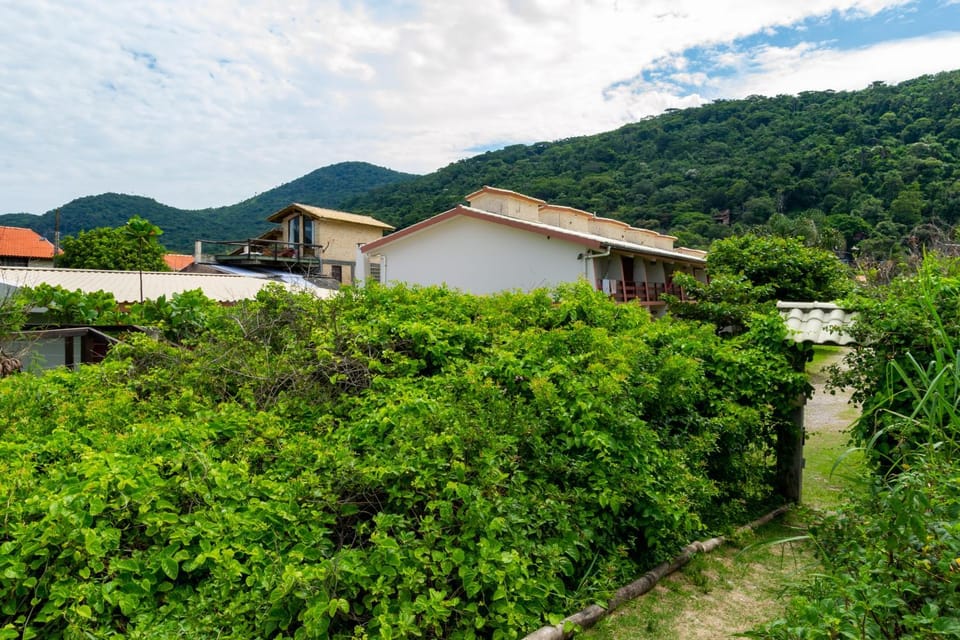 Sobrado Pé na Areia na Praia da Armação P143 House in Florianopolis